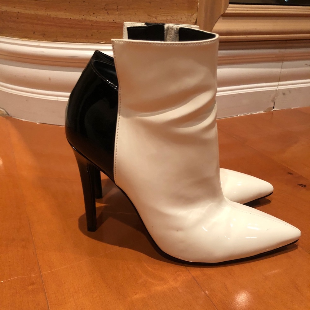 Kendall + Kylie Ariana Patent Leather Booties 9M